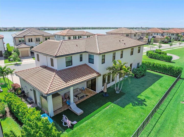 Property Photo:  9015 W Parkland Bay Trail  FL 33076 