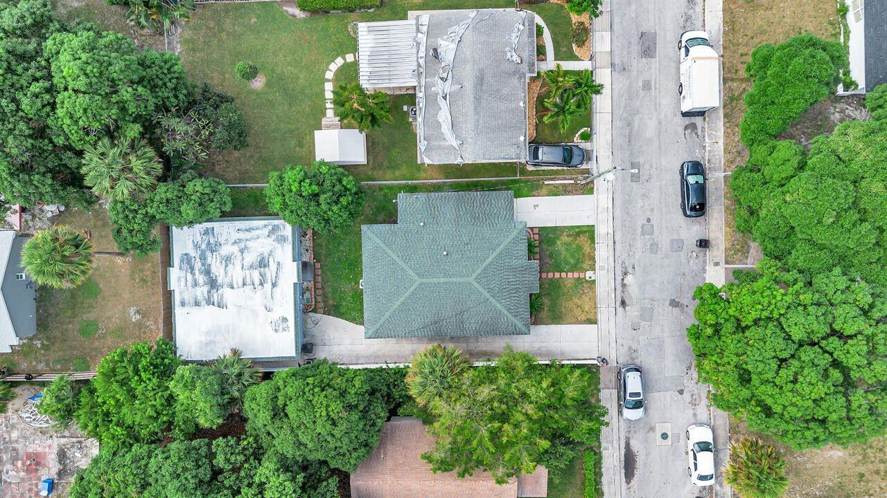 Property Photo:  728 20th Street  FL 33407 