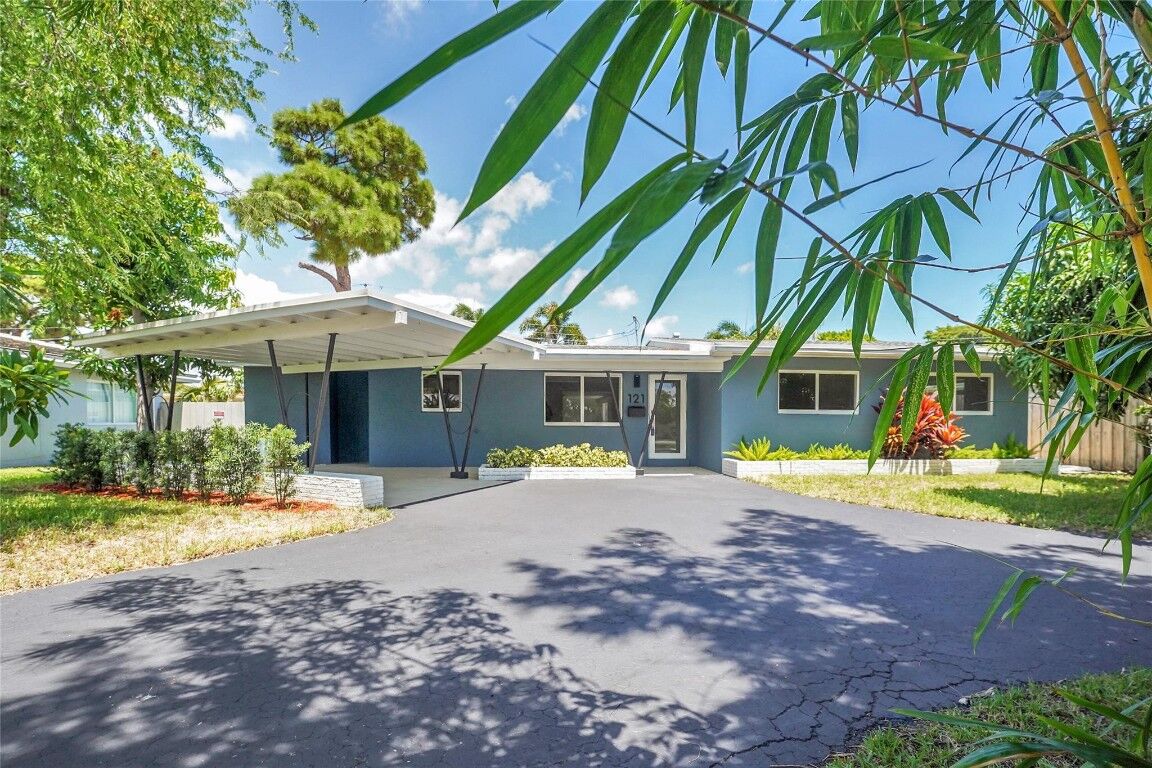 Property Photo: 121 SE 8th Street FL 33060