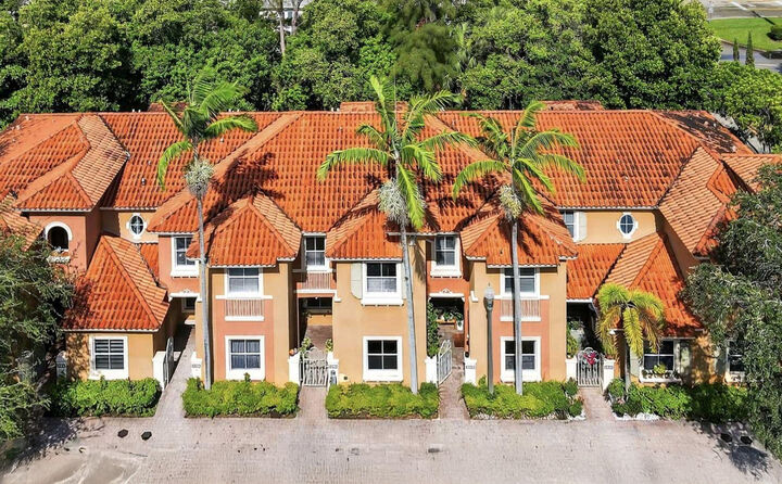 Property Photo: 4957 W White Mangrove Way 4957 FL 33312