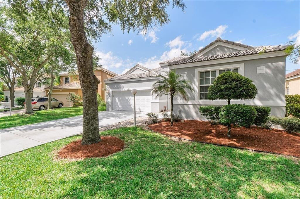 Property Photo:  6841 NW 81st Court  FL 33067 