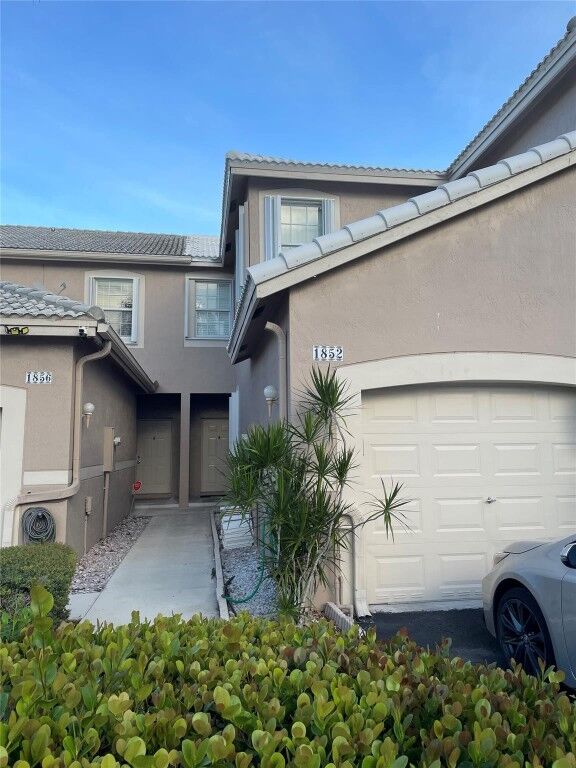 Property Photo: 1852 Salerno Circle 1852 FL 33327