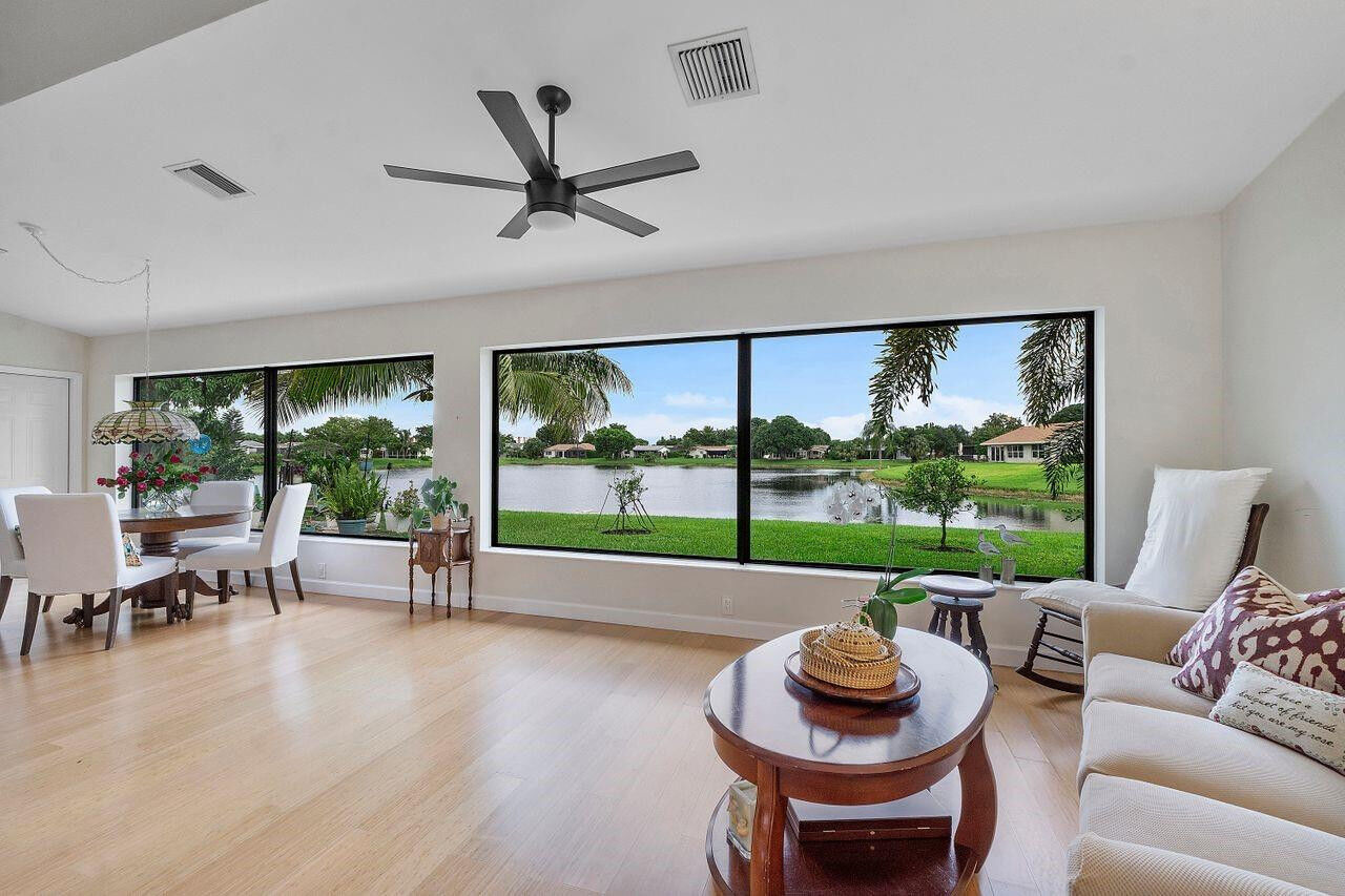 Property Photo: 6299 Timberlakes Way FL 33484