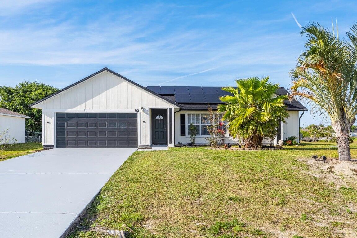 Property Photo:  601 SW Icon Avenue  FL 34953 