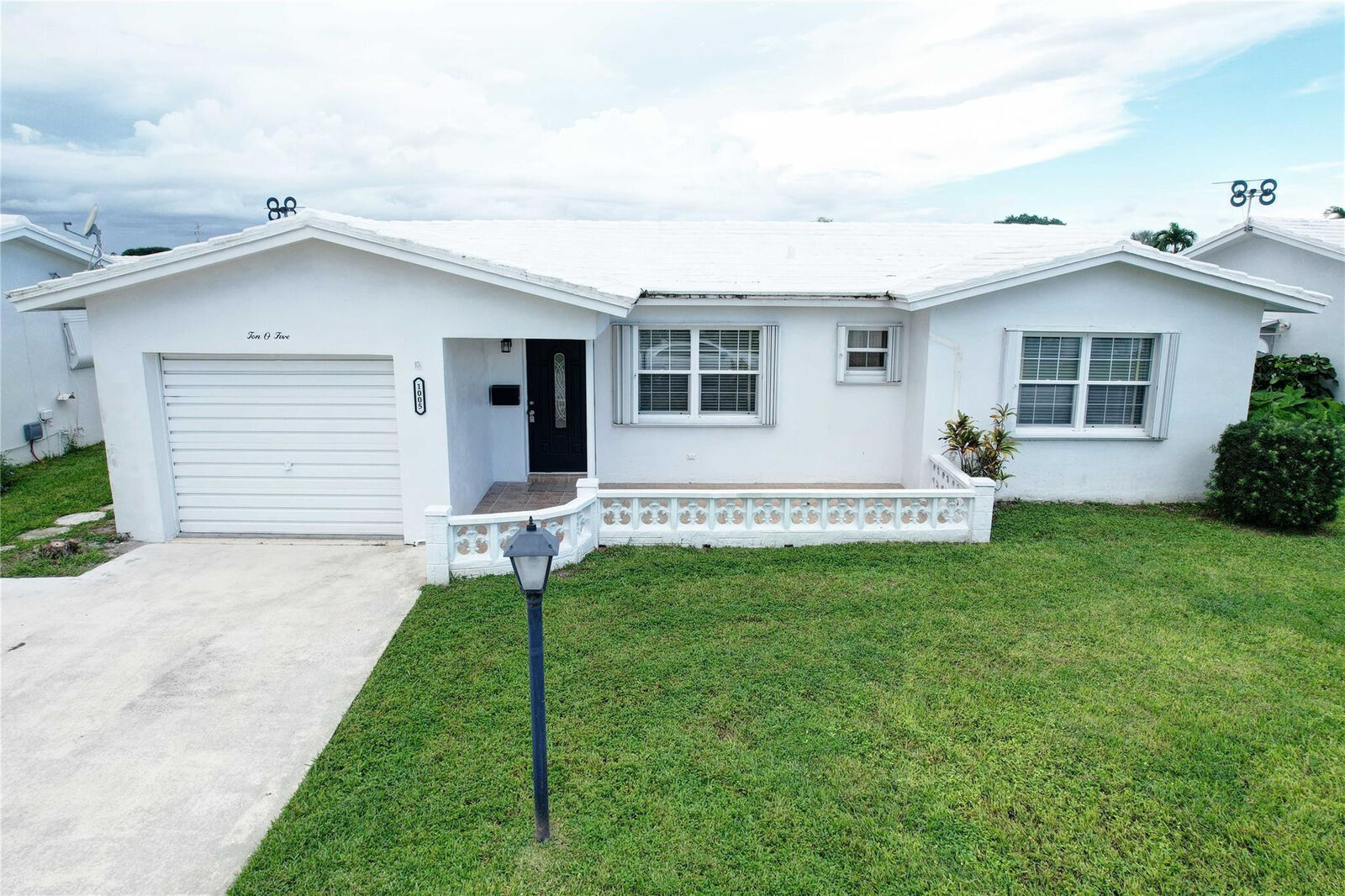 Property Photo:  1005 SW 4th Way  FL 33426 