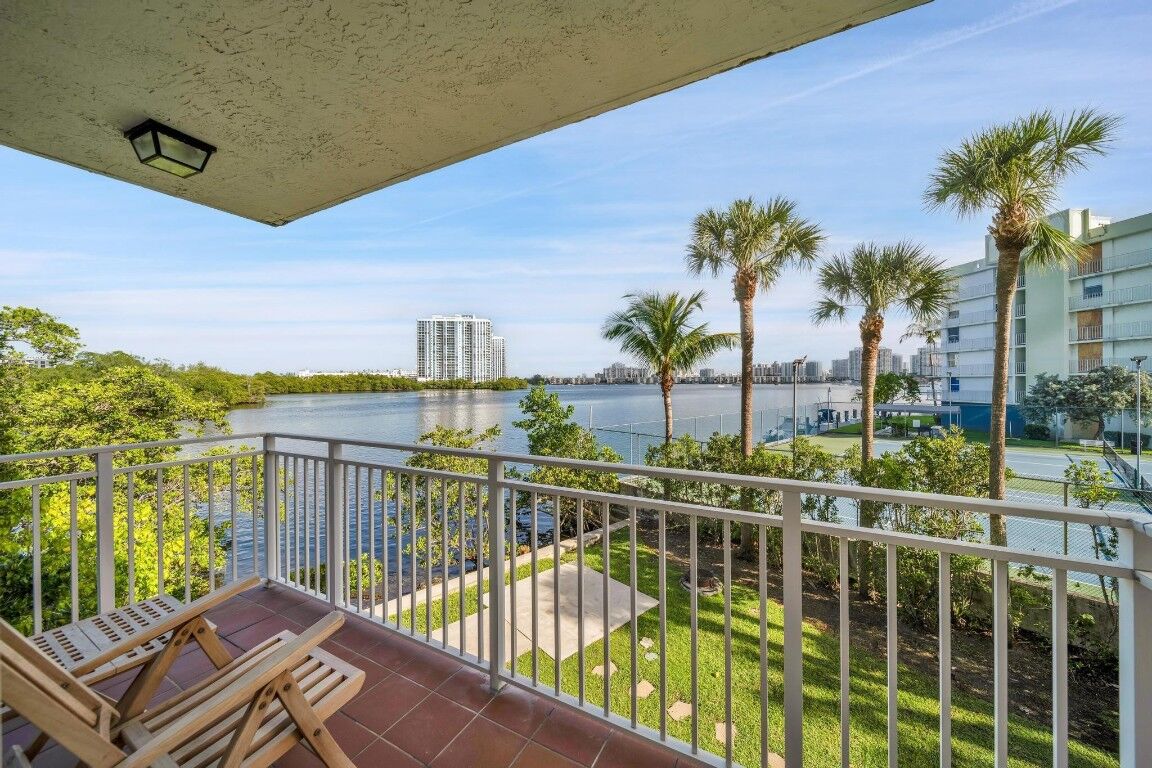 Property Photo: 16590 NE 26th Avenue 203 FL 33160