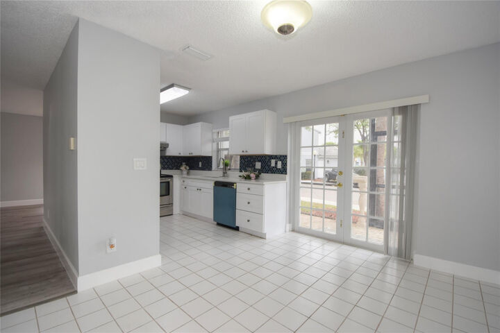 Property Photo:  4801 Grapevine Way 4801  FL 33331 