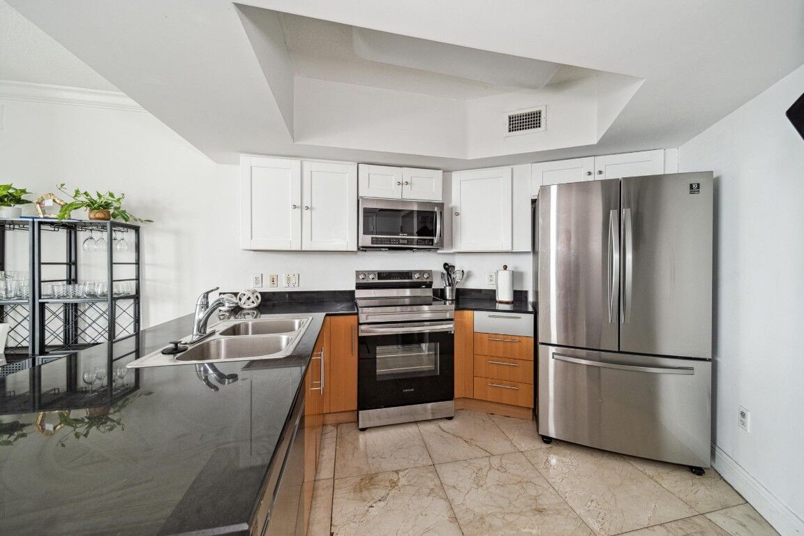 Property Photo:  1750 N Bayshore Drive 4315  FL  