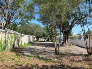 Property Photo:  165 NW 17th Avenue  FL 33069 