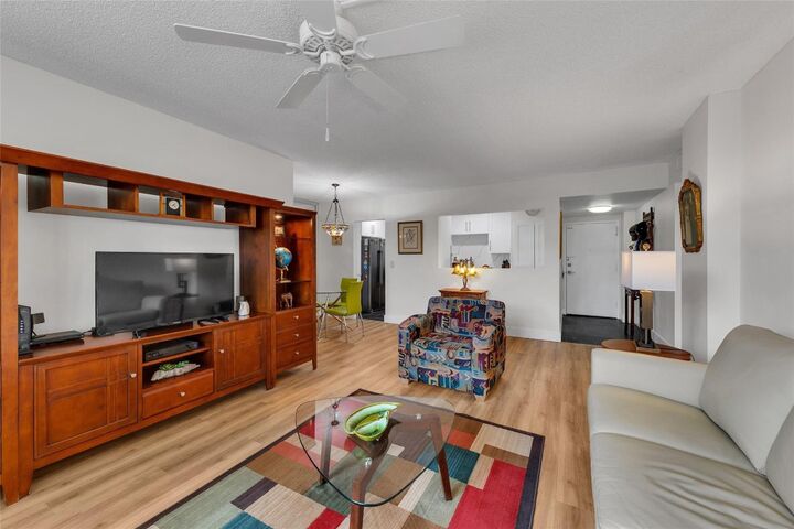 Property Photo:  6000 NE 22 Way 1E  FL 33308 