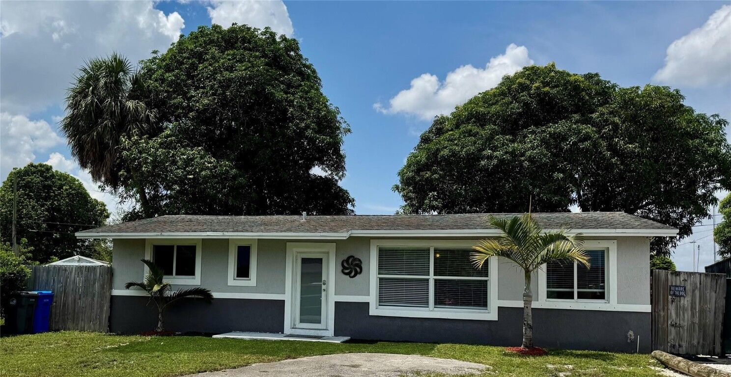 Property Photo:  3120 SW 35th Avenue  FL 33023 