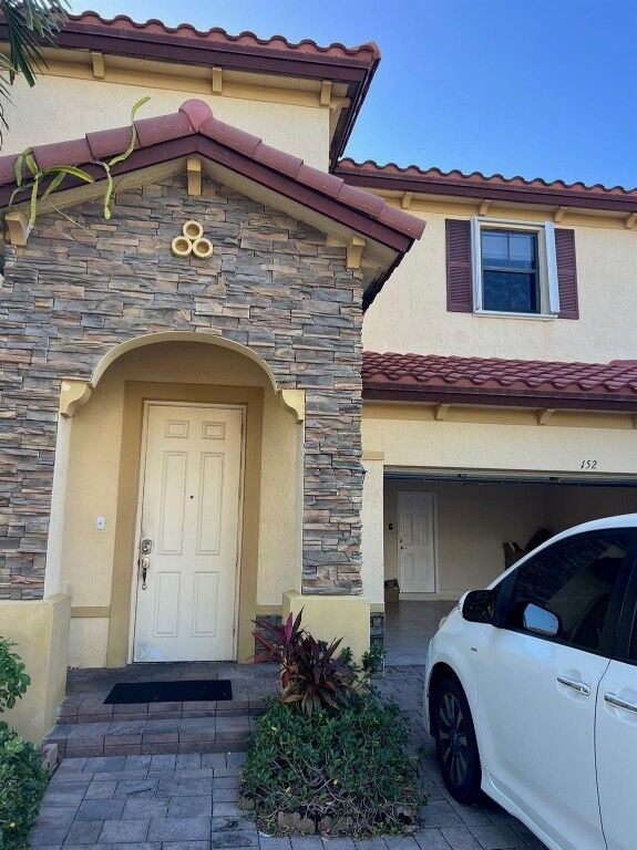 Property Photo:  152 NE 27th Avenue  FL 33033 
