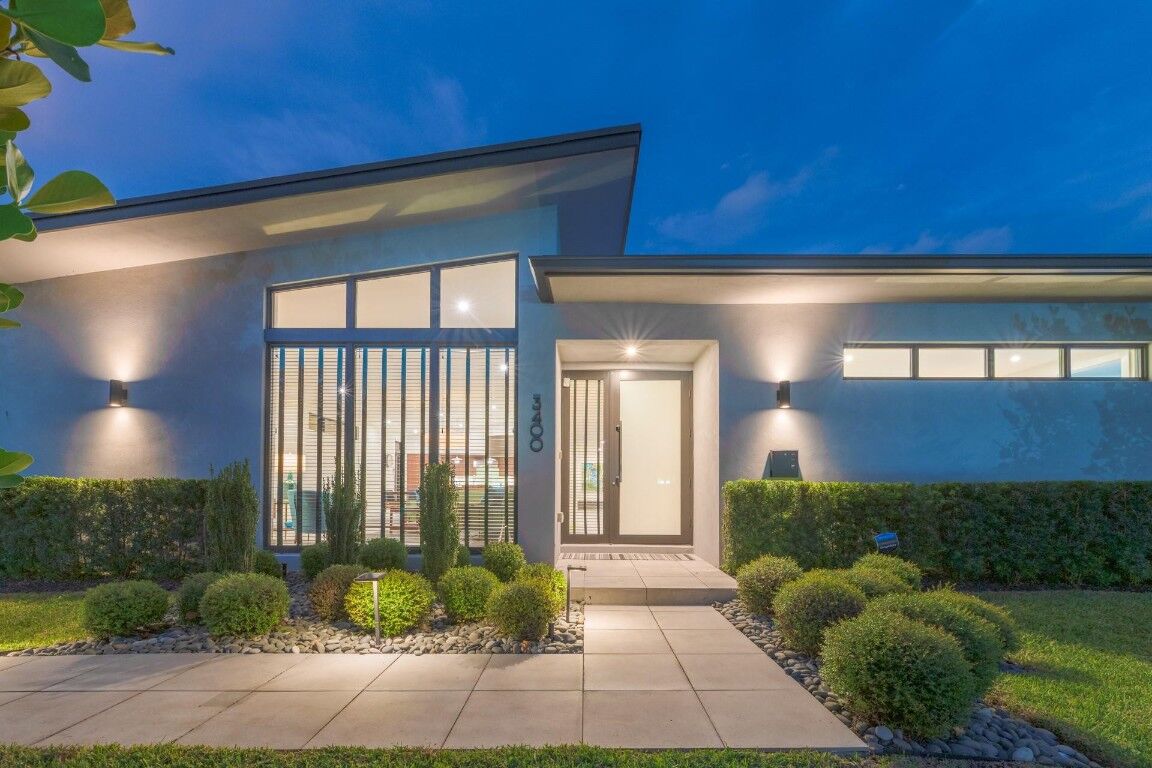 Property Photo: 3400 NE 15th Avenue FL 33334