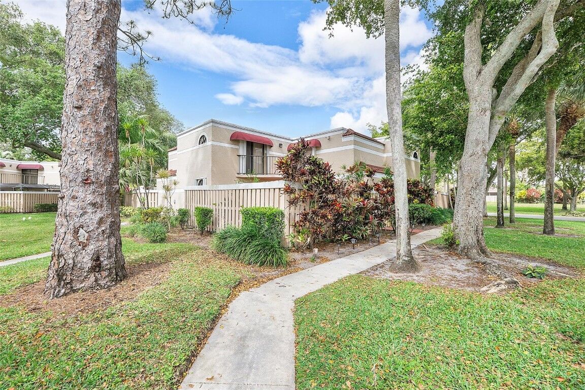 Property Photo:  4260 Village Drive C  FL 33445 