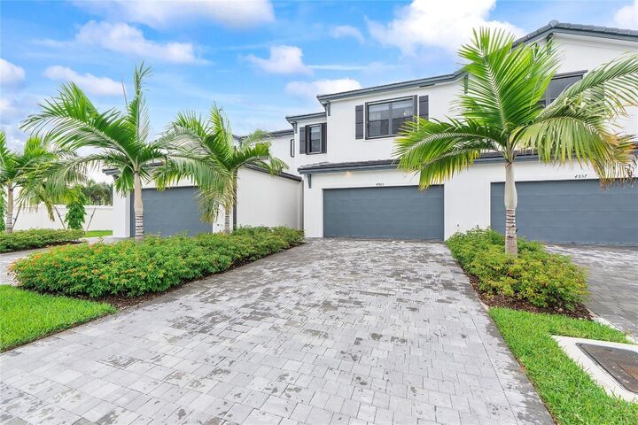 Property Photo:  4965 Oakmont Drive  FL 33312 