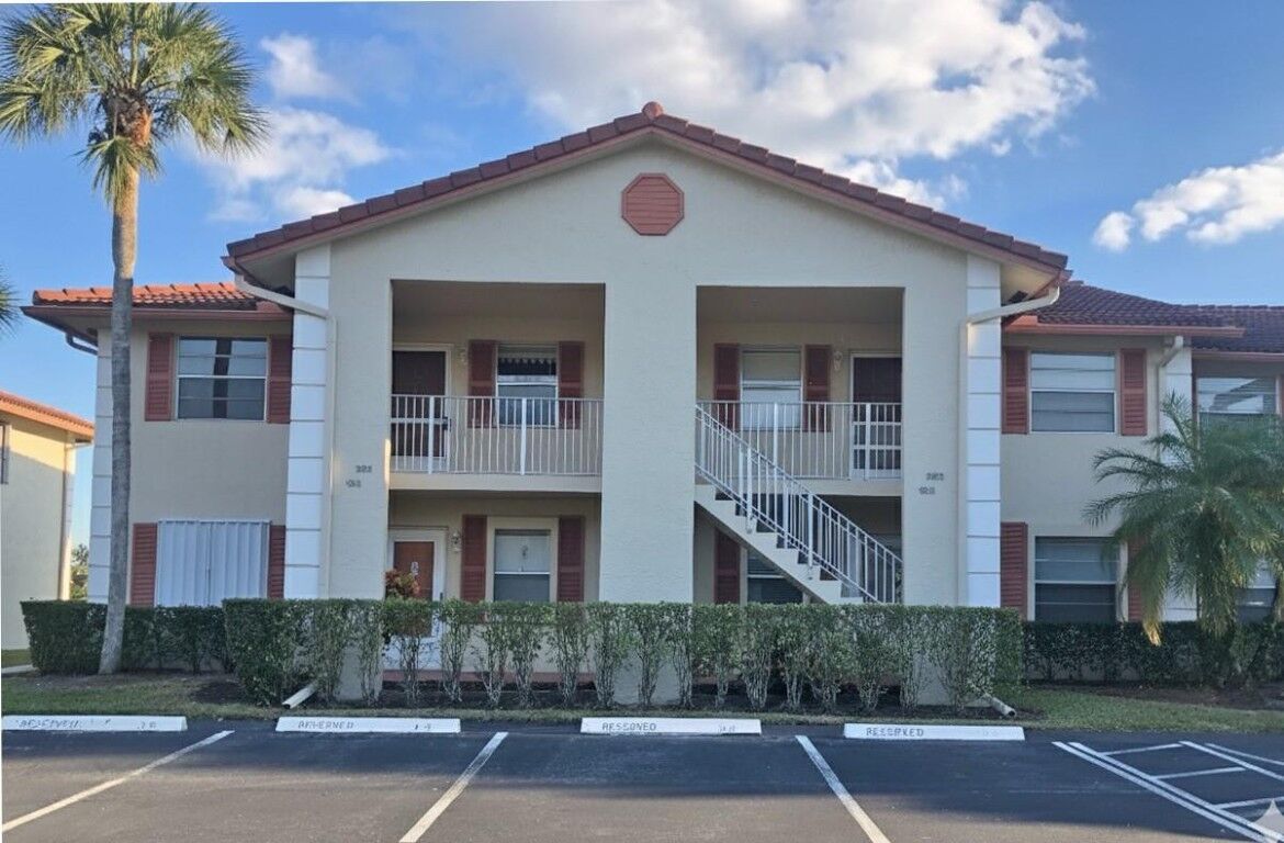 Property Photo:  3001 Holiday Springs Boulevard 102  FL 33063 