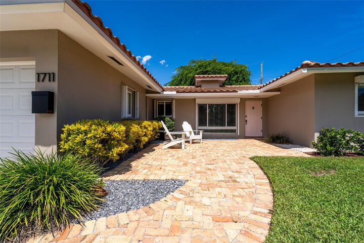 Property Photo:  1711 NE 40th Court  FL 33334 