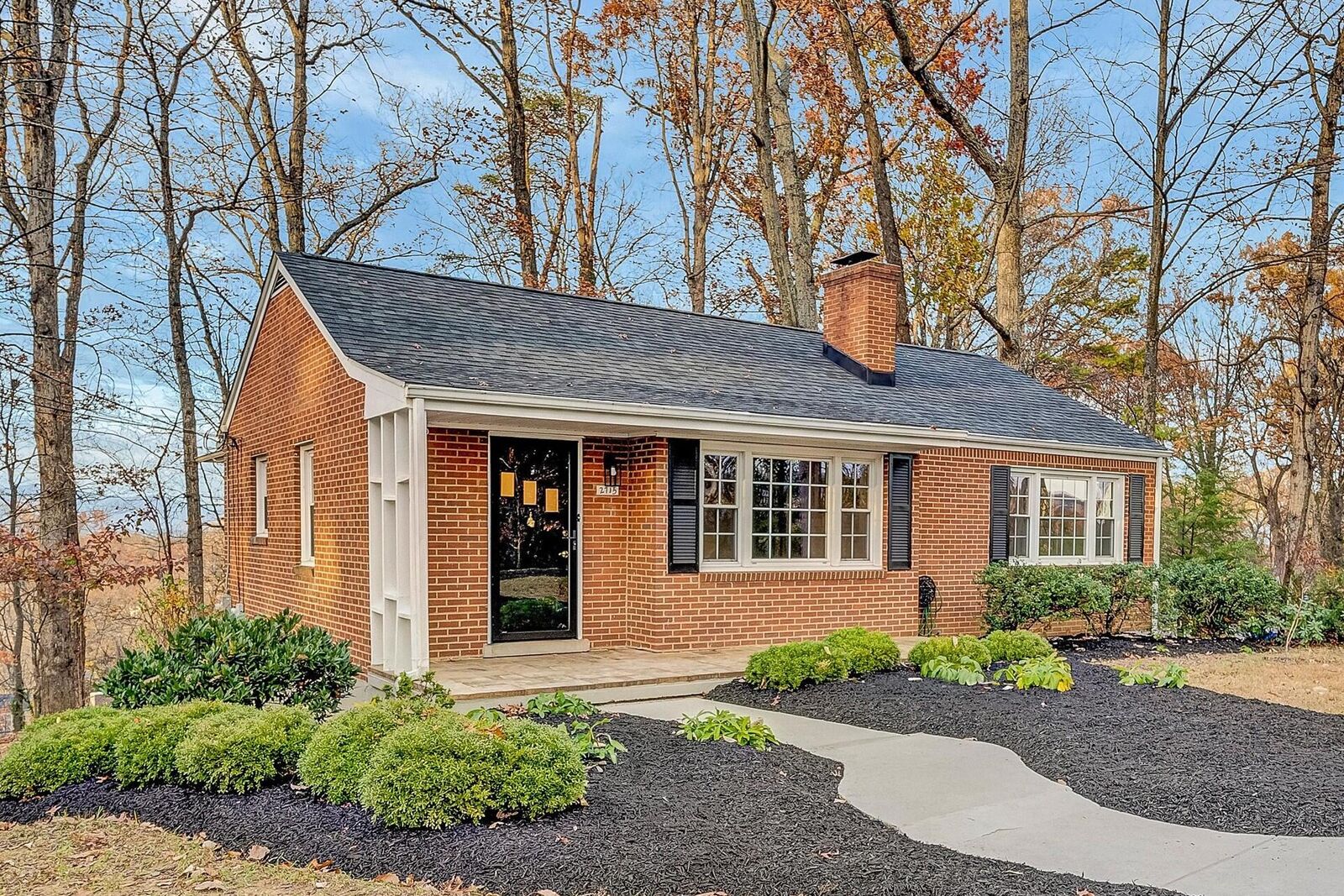 Property Photo:  2715 Creston Ave SW  VA 24015 