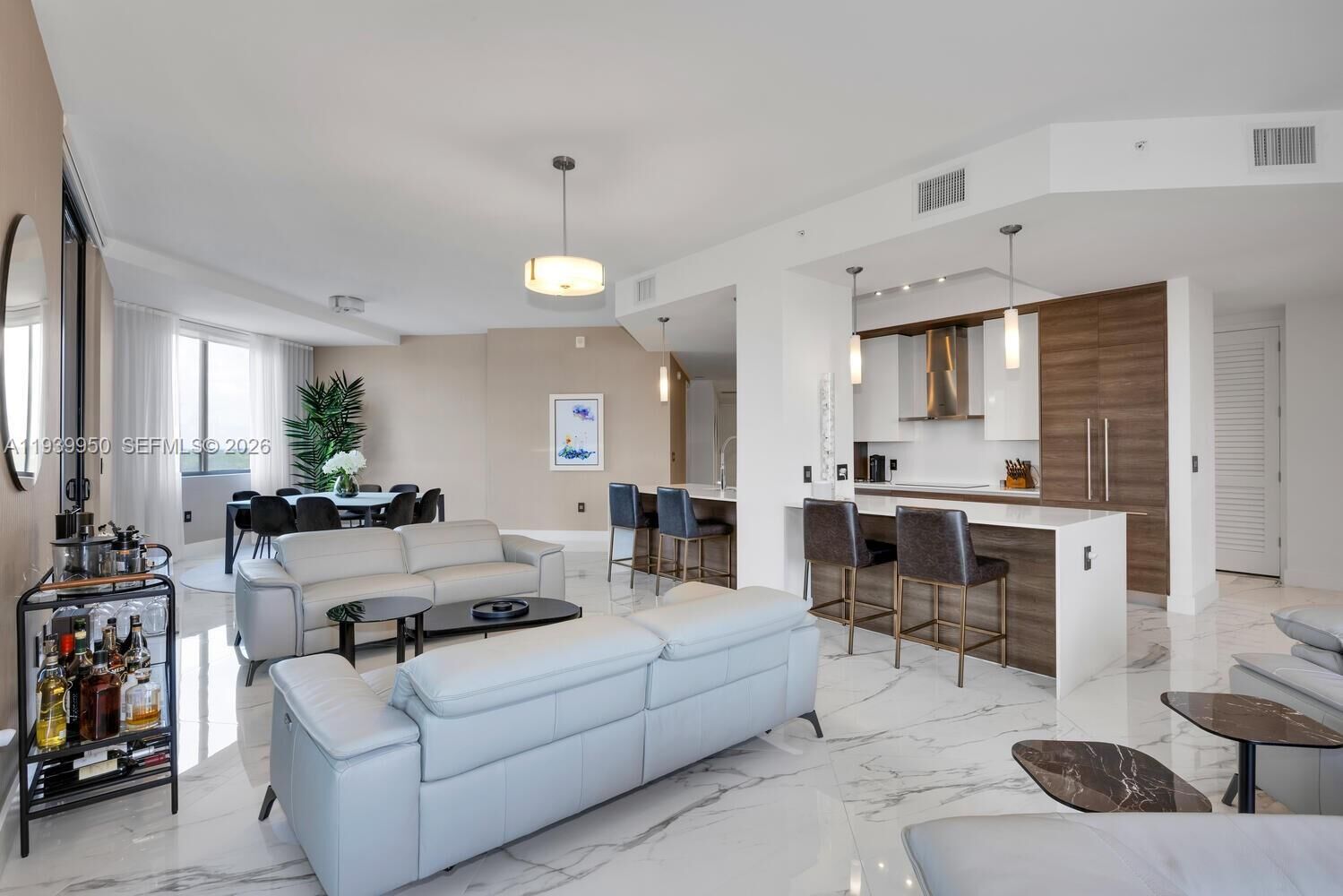 Property Photo: 301 Altara Ave Lph914 FL 33146