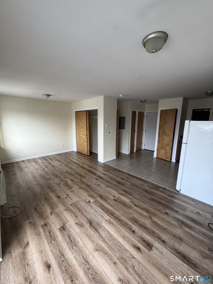 Property Photo:  4 Warwick Street Apt 14  CT 06513 