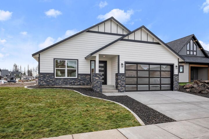 Property Photo:  522 S Stanley St  WA 99022 