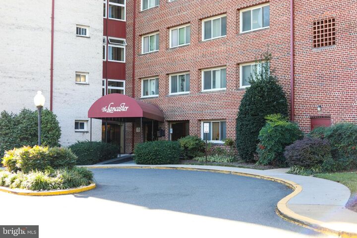 Property Photo: 1830 Columbia Pike S 104 VA 22204