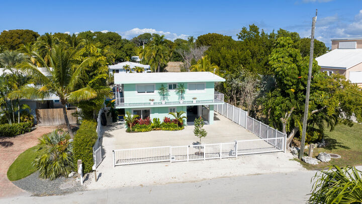 Property Photo:  309 Woods Avenue  FL 33070 