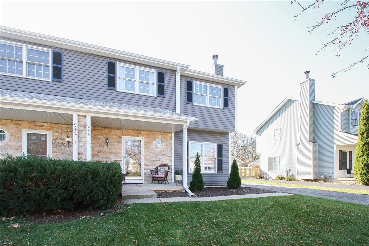 Property Photo:  944 1st Street 944  IL 60510 