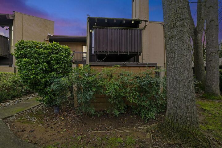 Property Photo:  2229 Woodside Lane #4  CA 95825 