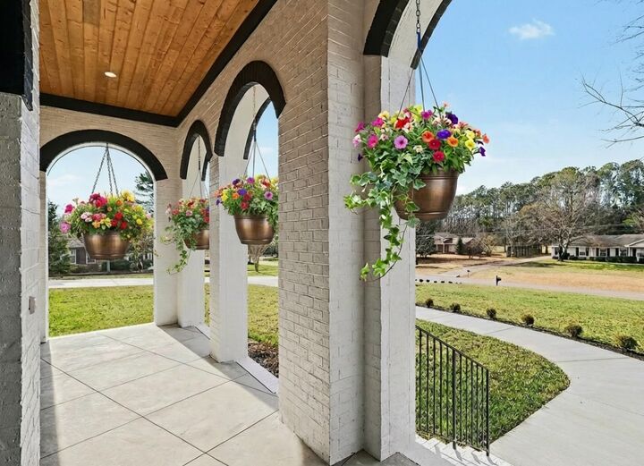 Property Photo:  1110 Lipscomb Dr  TN 37027 