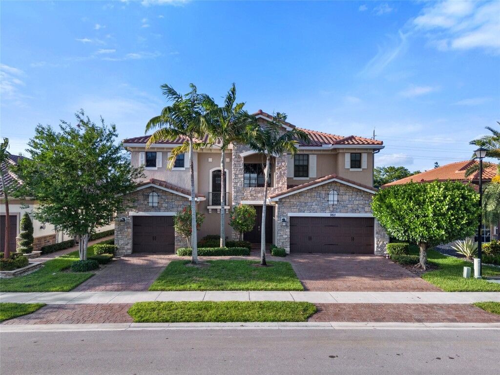 Property Photo:  9811 Lakeview Lane  FL 33076 