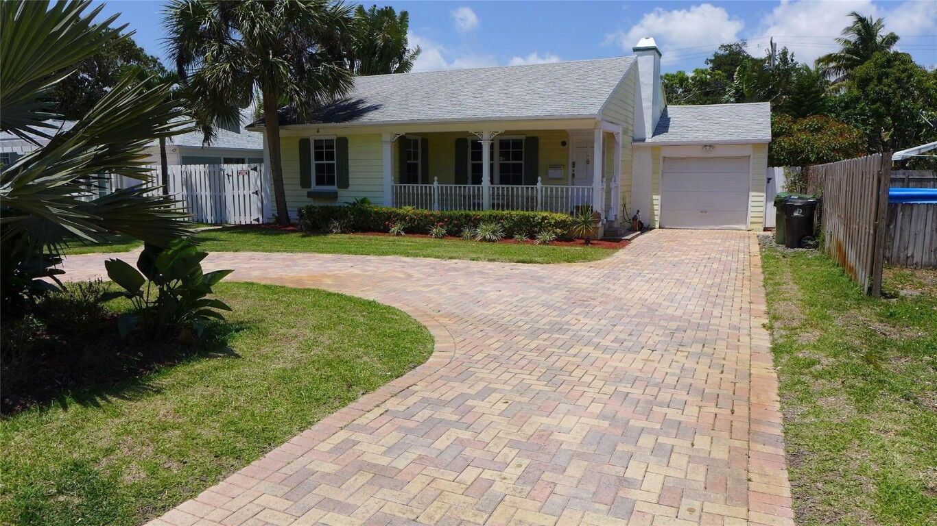 Property Photo: 405 NE 12th Avenue FL 33301