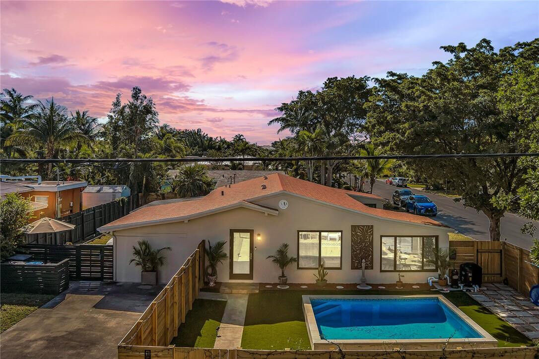 Property Photo:  1724 NE 17th Street  FL 33305 