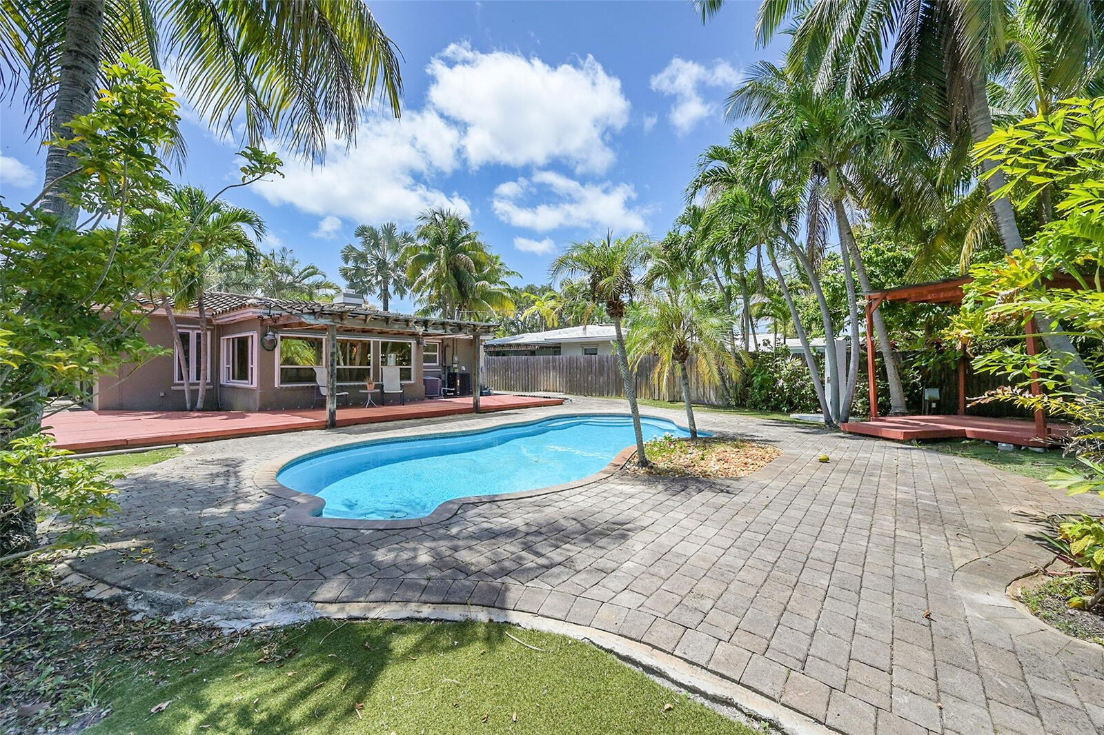 Property Photo:  1434 NE 16th Avenue  FL 33304 
