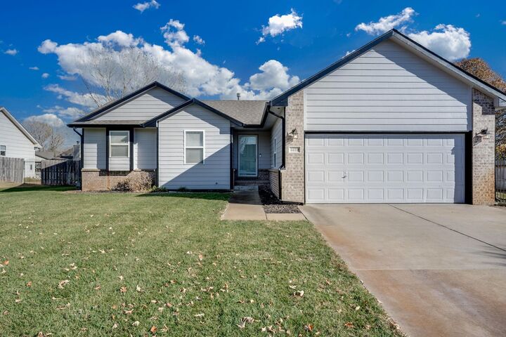 Property Photo:  4410 S Saint Paul Cir  KS 67217 