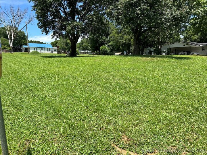 Property Photo: 604 Irving Street OK 74434