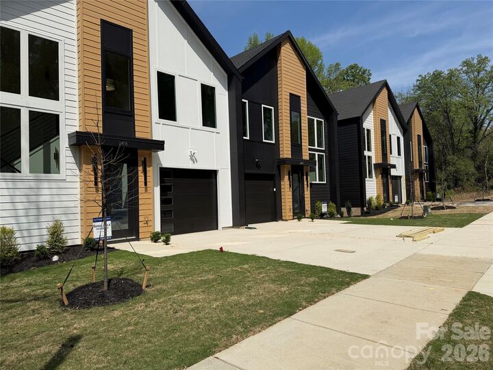 Property Photo:  2418 Crestview Drive  NC 28216 