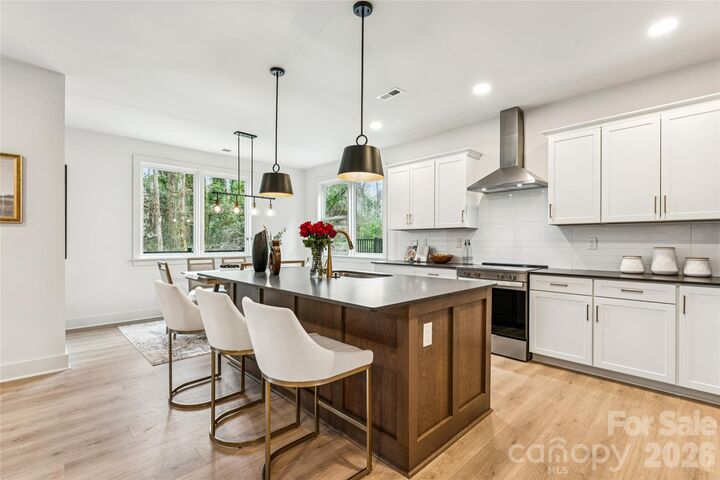 Property Photo: 2416 Crestview Drive NC 28216