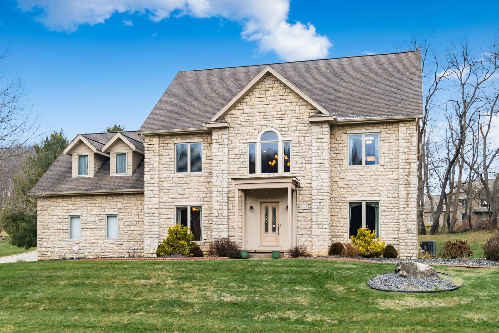 Property Photo:  528 Gleneagles Drive  OH 43055 