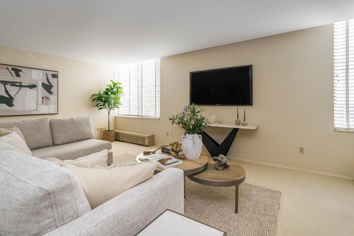 Property Photo:  1000 Urlin Avenue  OH 43212 