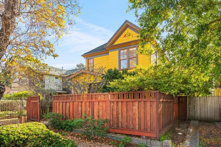 Property Photo:  1726 Parker St 2  CA 94703 