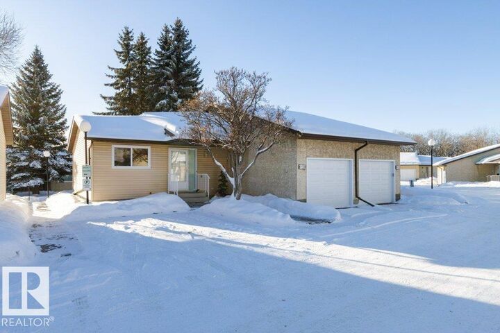 Property Photo:  23 Pineview Horizon Village  AB T8N 4B2 