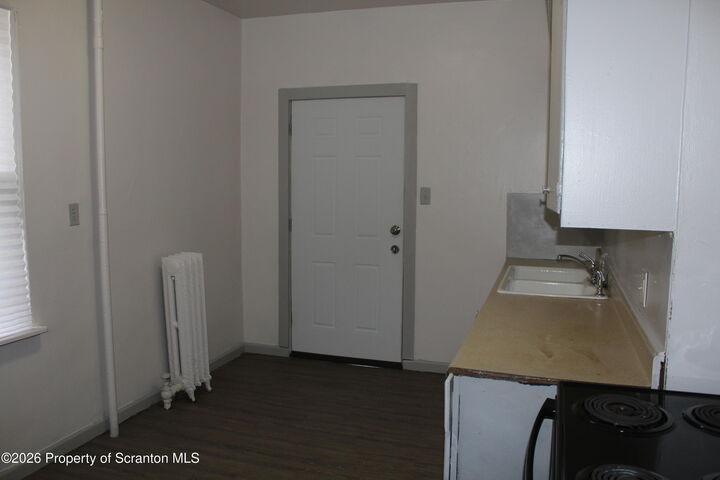 Property Photo:  715 Moosic Street 1  PA 18505 
