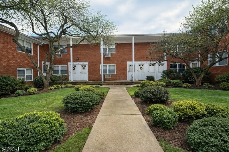 Property Photo:  55 Knox Ter 1A  NJ 07470 