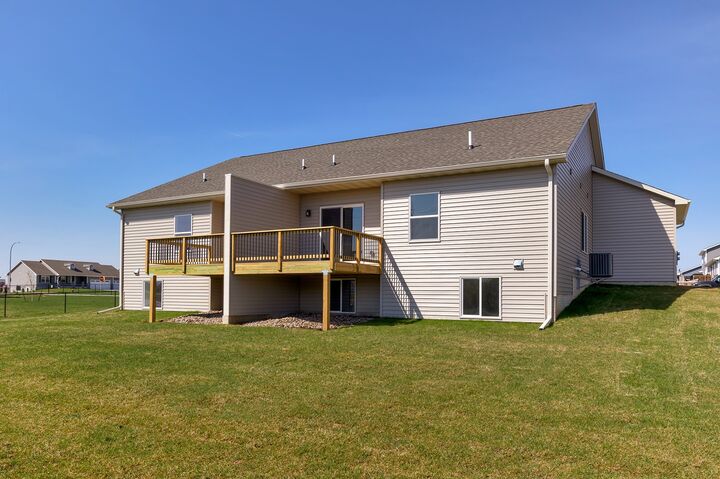 Property Photo:  1102 Westview Drive  IA 50124 