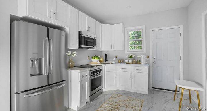 Property Photo:  2040 Washington Avenue  NY 10457 