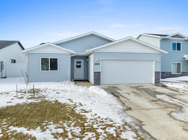 Property Photo:  2525 Ivory St  ND 58703 
