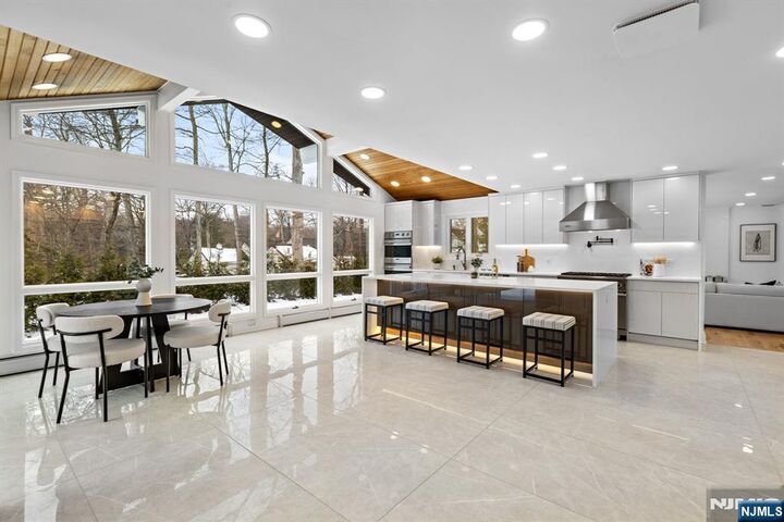 Property Photo:  27 Applewood Drive  NJ 07458 