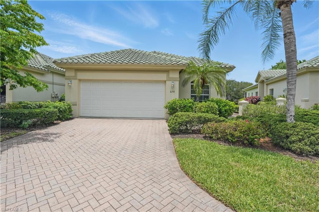 Property Photo: 878 Vistana Cir 50 FL 34119
