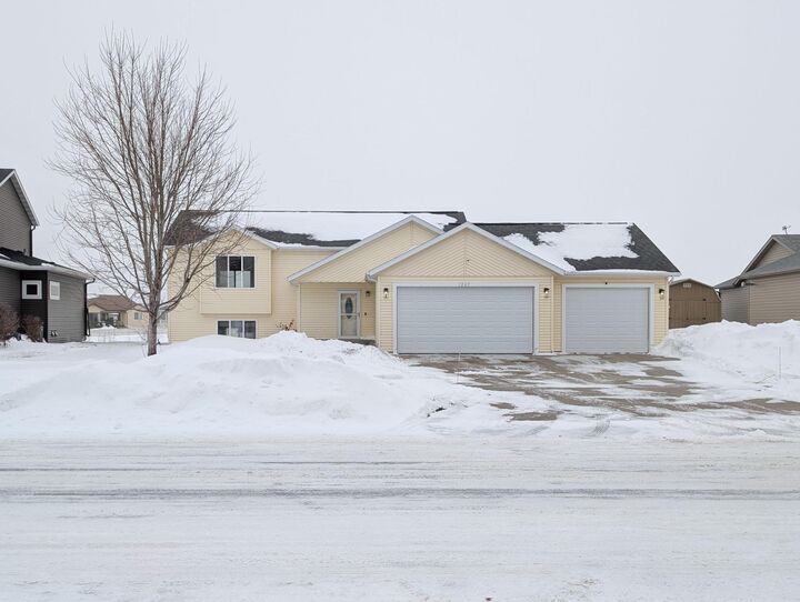 Property Photo:  1265 Goldenwood Drive  ND 58078 
